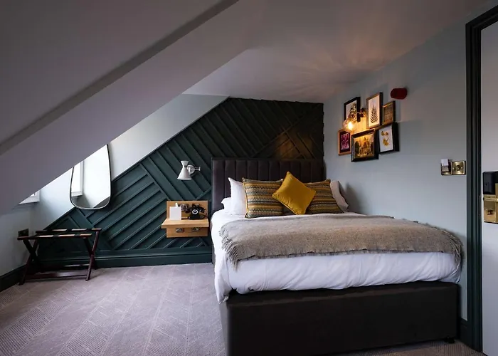 Top Hotels near the University of Exeter